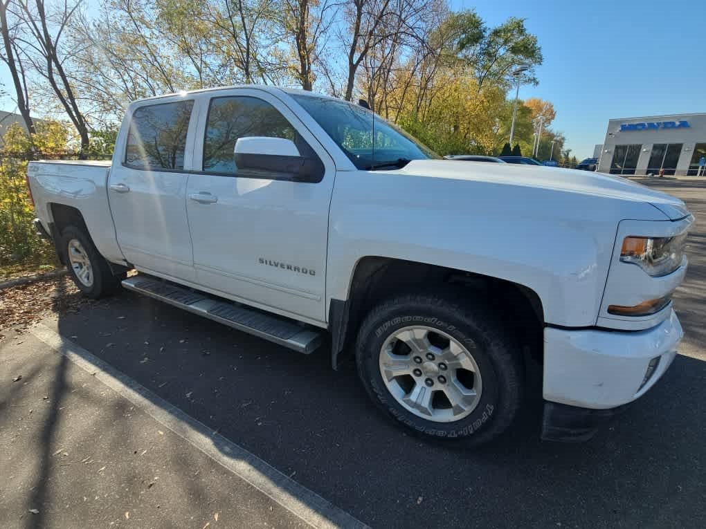 Used 2018 Chevrolet Silverado 1500 LT w/ All Star Edition AWD/4WD image 3