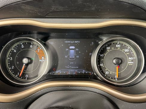 Used 2018 Jeep Cherokee Limited w/ Technology Group AWD/4WD image 19