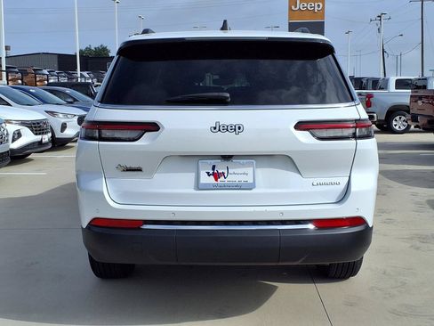 Used 2024 Jeep Grand Cherokee L Laredo RWD image 7