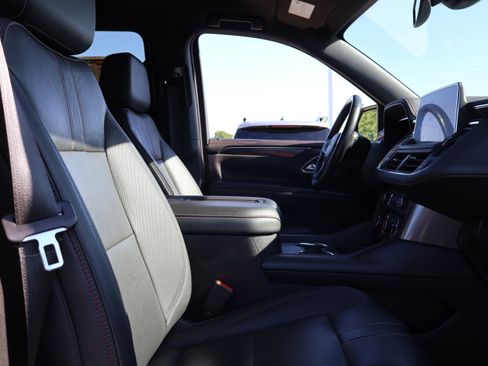 Used 2022 Chevrolet Suburban RST w/ Sport Performance Package AWD/4WD image 9