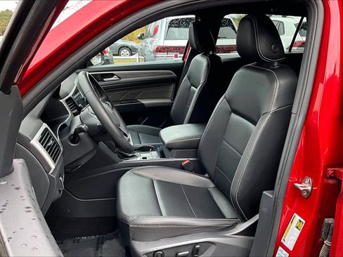 Certified 2022 Volkswagen Atlas Cross Sport SE w/ Black Wheel Package image 8