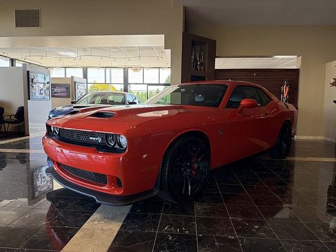 Used 2023 Dodge Challenger SRT Hellcat w/ Driver Convenience Group RWD image 4