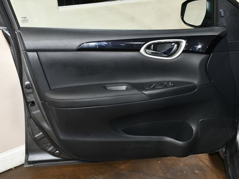 Used 2019 Nissan Sentra SL image 41