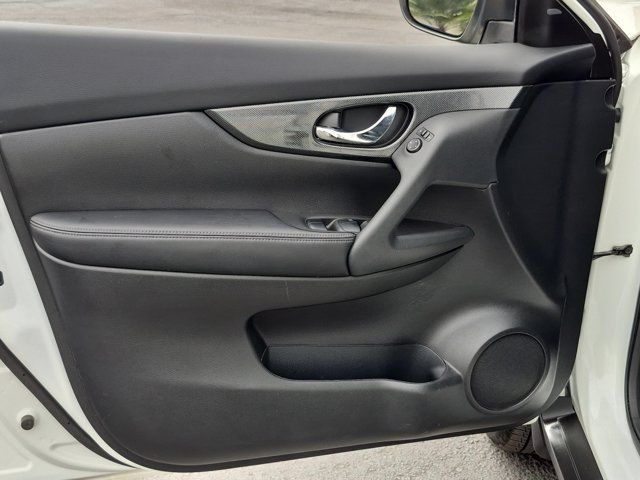 Used 2016 Nissan Rogue SL w/ SL Premium Package FWD image 13