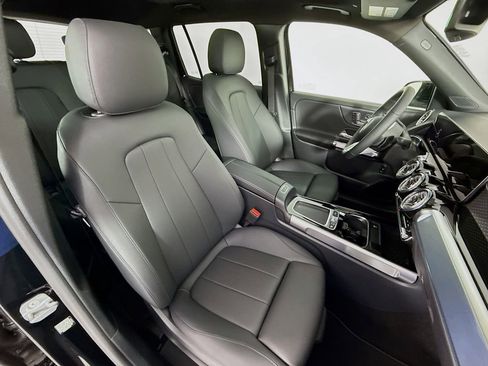 Used 2025 Mercedes-Benz GLB 250 4MATIC image 28