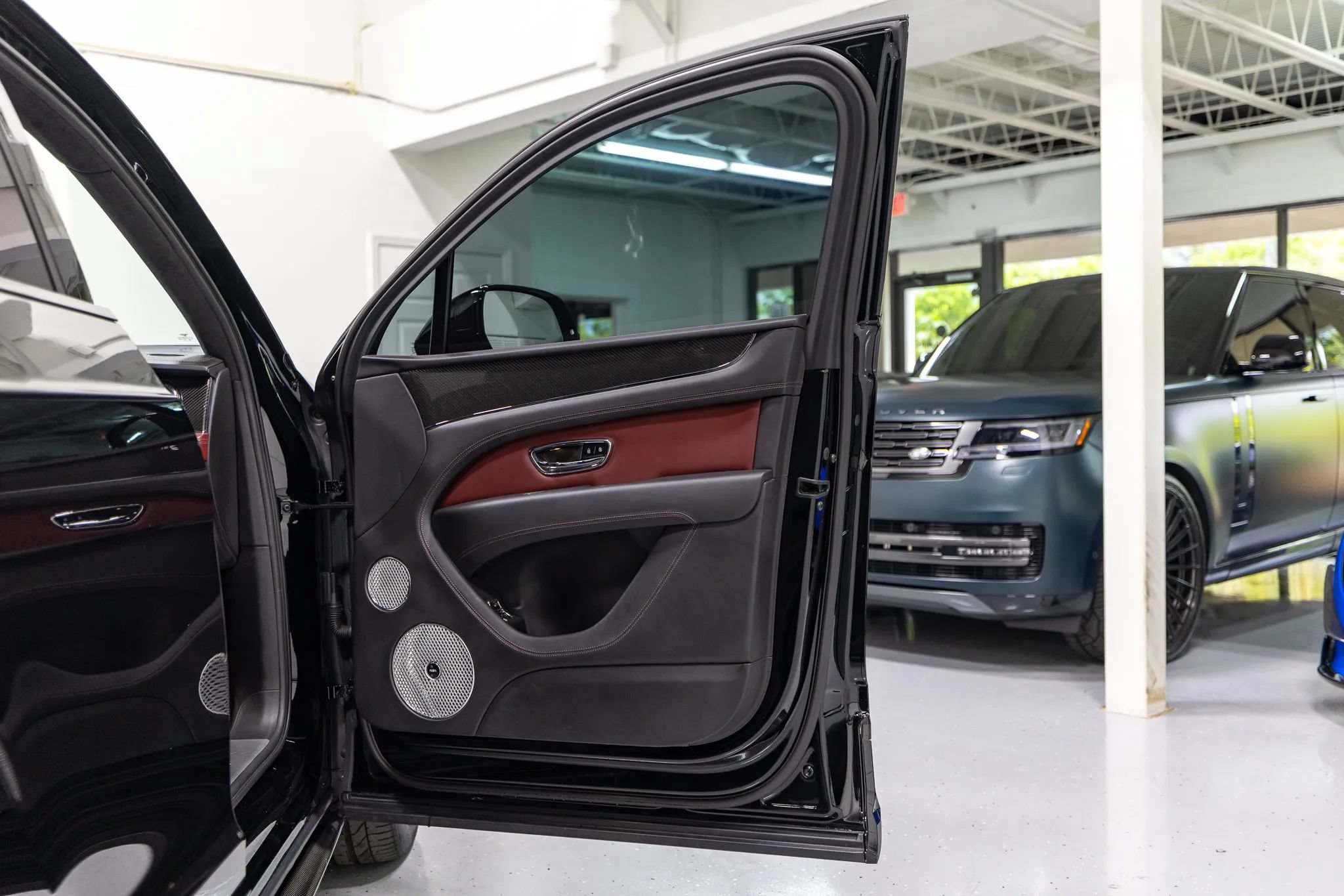 Used 2022 Bentley Bentayga AWD/4WD image 31