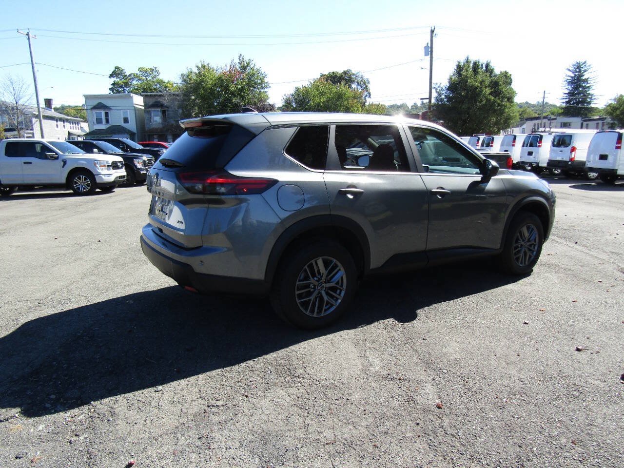 Used 2024 Nissan Rogue S AWD/4WD image 7