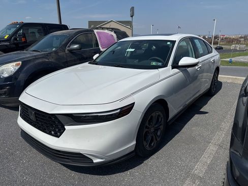 Used 2023 Honda Accord EX image 2