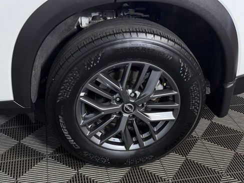 Used 2025 Nissan Rogue S image 13