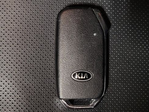 Used 2020 Kia Telluride LX FWD image 32
