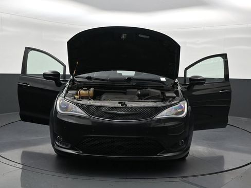 Used 2019 Chrysler Pacifica Limited w/ Advanced Safetytec Group FWD image 37