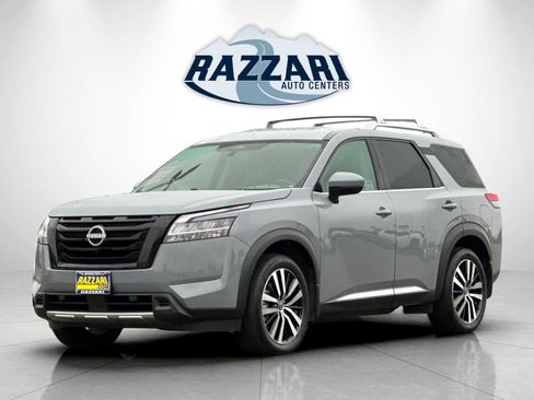 Used 2023 Nissan Pathfinder Platinum w/ Black Appearance Package image 7
