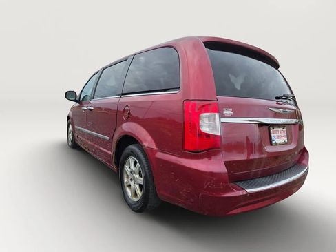 Used 2011 Chrysler Town & Country Touring w/ Security Group FWD image 4