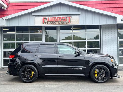 Used 2018 Jeep Grand Cherokee Trackhawk AWD/4WD image 2