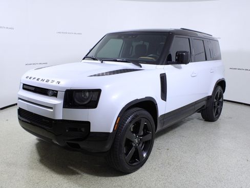 Used 2023 Land Rover Defender 110 X-Dynamic SE image 4