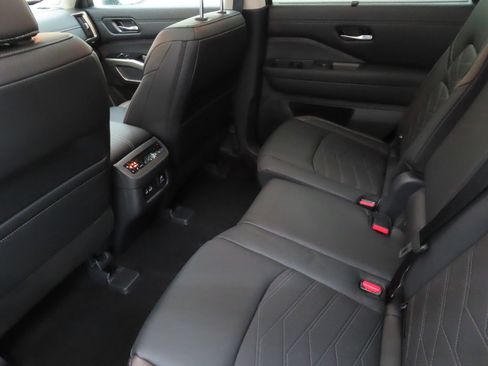 Used 2025 Nissan Pathfinder Platinum w/ Cargo Package image 22