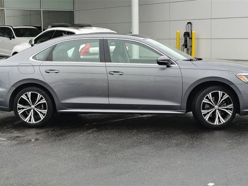 Used 2020 Volkswagen Passat 2.0T SEL image 2