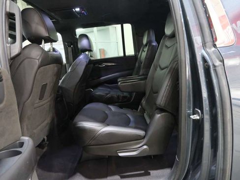 Used 2020 Cadillac Escalade ESV Platinum AWD/4WD image 23
