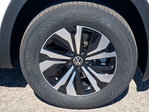 New 2026 Volkswagen Atlas SE image 7