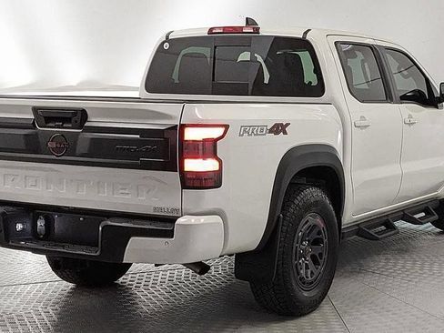 Used 2025 Nissan Frontier PRO-4X AWD/4WD image 3
