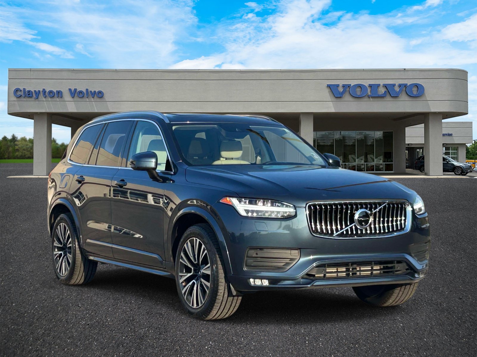 Used 2020 Volvo XC90 T6 Momentum w/ Protection Package Premier AWD/4WD image 1