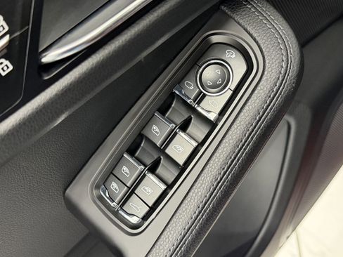 Certified 2024 Porsche Macan image 29