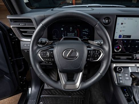 Used 2025 Lexus GX 550 image 19