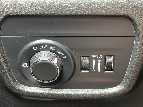 Used 2025 Jeep Grand Cherokee Laredo X w/ Luxury Tech Group I AWD/4WD image 18