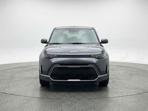 Used 2025 Kia Soul LX w/ LX Technology Package FWD image 2