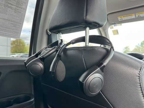 Used 2018 Honda Pilot Touring image 9