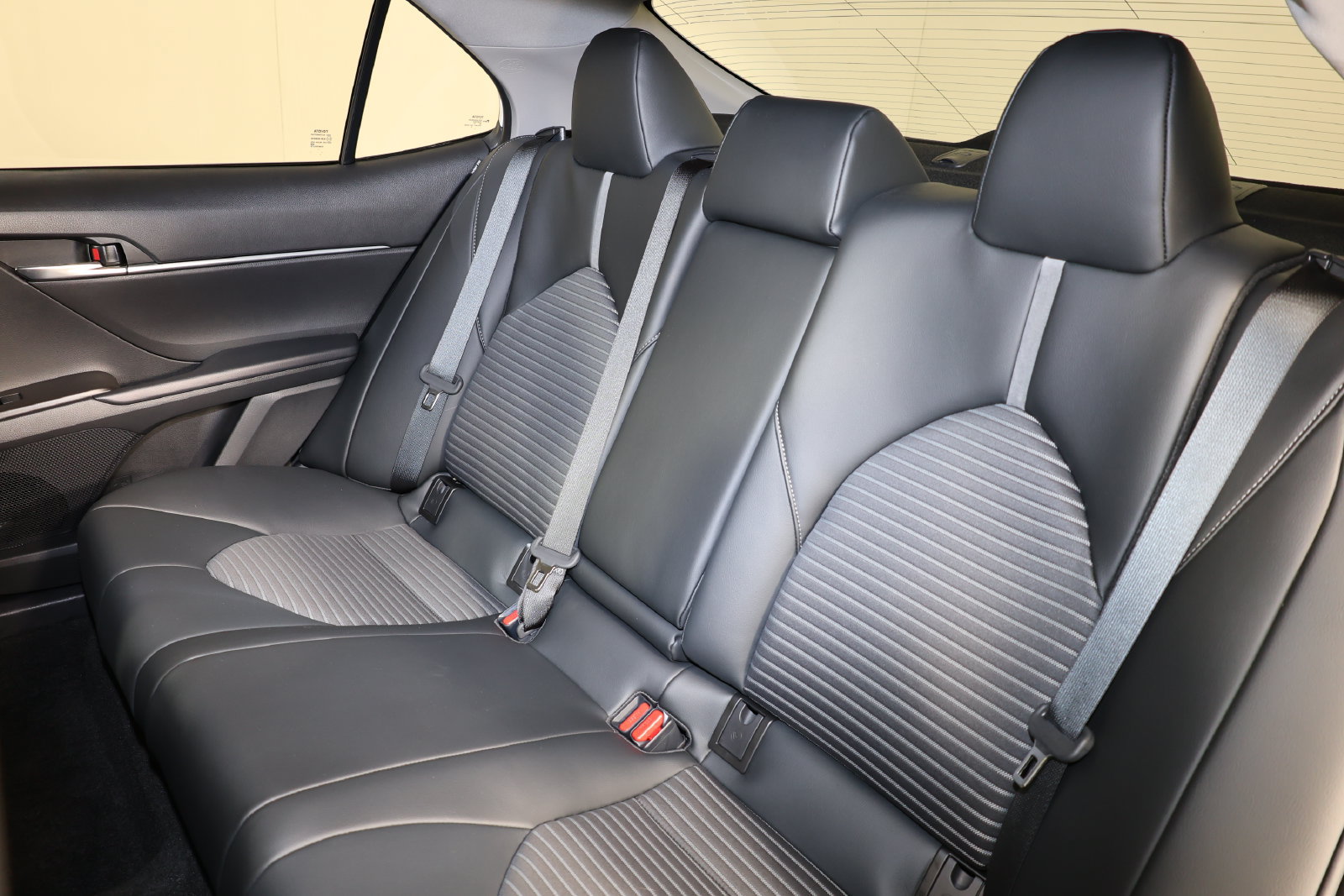 Used 2023 Toyota Camry SE FWD image 9