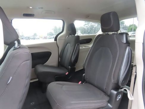 Used 2023 Chrysler Voyager LX FWD image 19