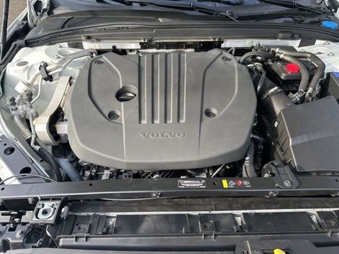 Certified 2025 Volvo V60 B5 Cross Country Plus image 33