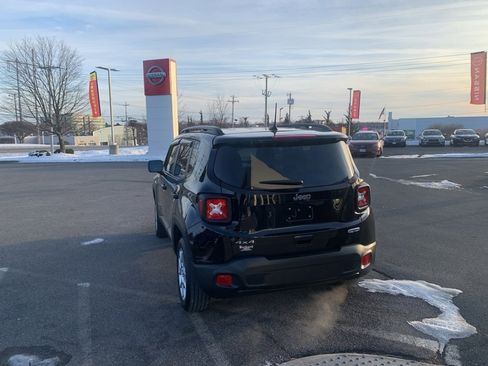 Used 2022 Jeep Renegade Latitude image 4