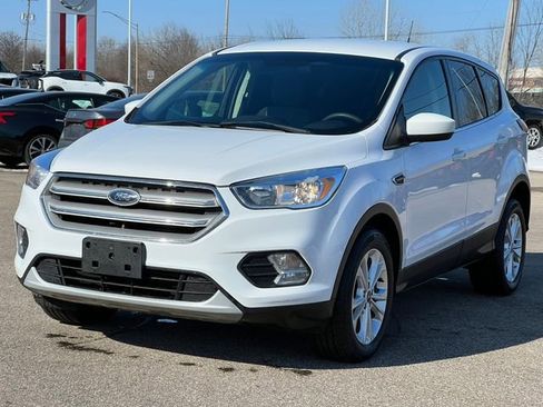 Used 2019 Ford Escape SE image 40