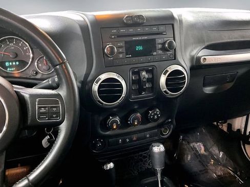 Used 2017 Jeep Wrangler Unlimited Sahara AWD/4WD image 10