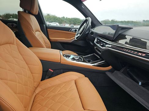 Used 2025 BMW X7 xDrive40i w/ M Sport Package image 21