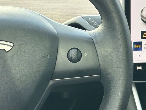 Used 2020 Tesla Model Y Long Range image 19