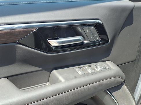 New 2025 Chevrolet Suburban Premier image 10