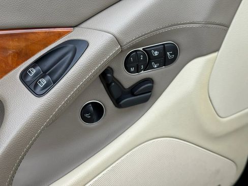 Used 2009 Mercedes-Benz SL 550 image 24