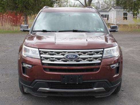 Used 2018 Ford Explorer XLT AWD/4WD image 2