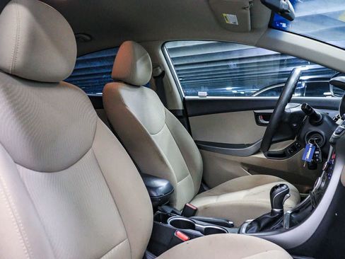 Used 2015 Hyundai Elantra SE FWD image 16