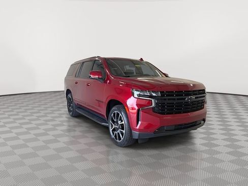 Used 2023 Chevrolet Suburban RST w/ Luxury Package image 2