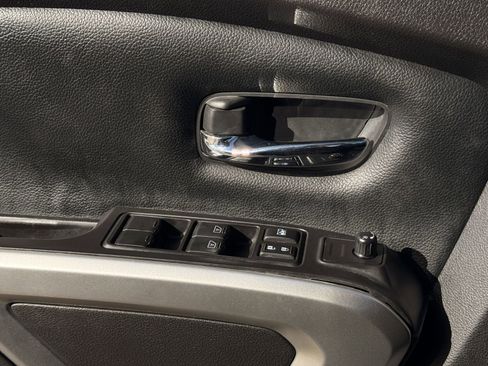 Used 2021 Nissan Titan SV w/ SV Convenience Package image 23