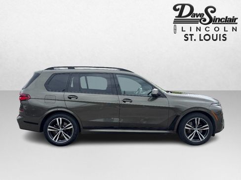 Used 2025 BMW X7 xDrive40i w/ M Sport Package AWD/4WD image 2