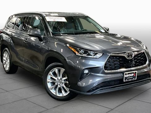 Used 2024 Toyota Highlander Limited AWD/4WD image 3
