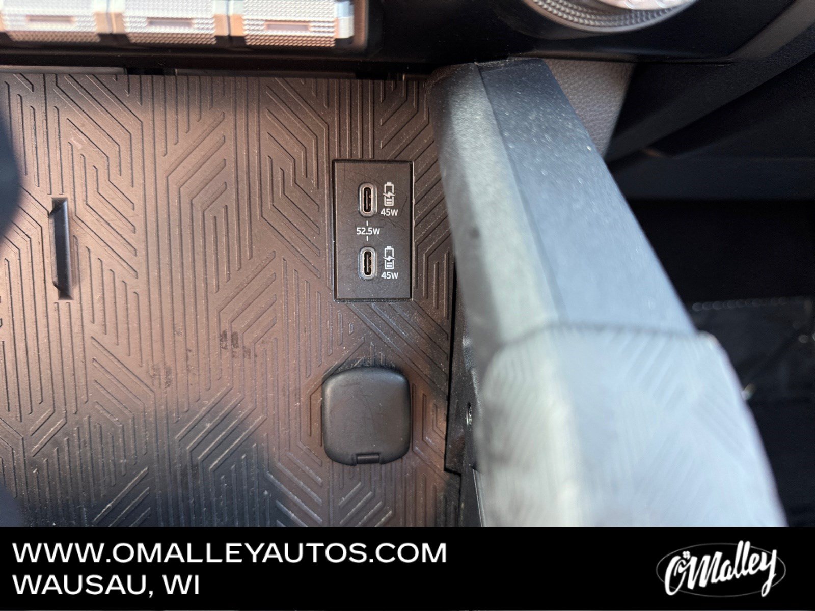 Used 2025 Toyota 4Runner SR5 AWD/4WD image 23