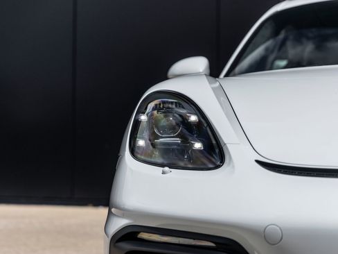 Used 2020 Porsche 718 Cayman GT4 RWD image 21