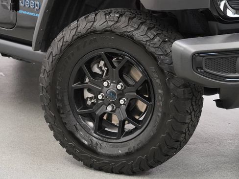 Used 2024 Jeep Wrangler Unlimited AWD/4WD image 4