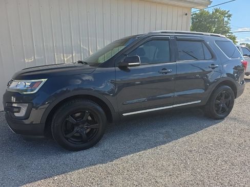 Used 2017 Ford Explorer XLT w/ Equipment Group 202A AWD/4WD image 10